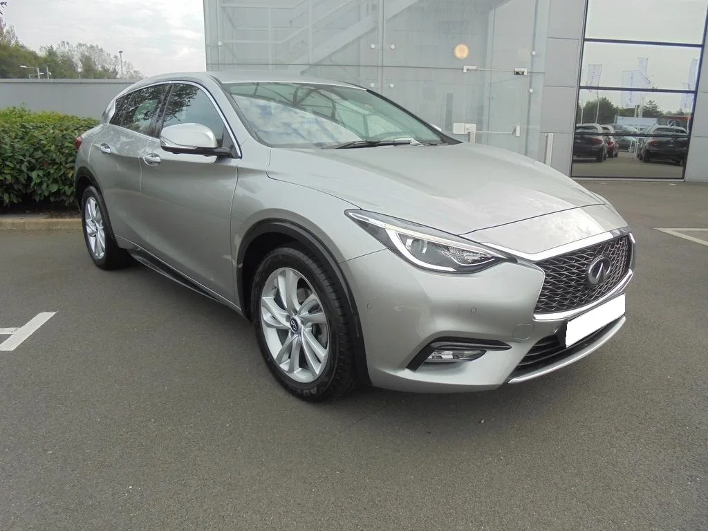 Infiniti Q30 1.5D