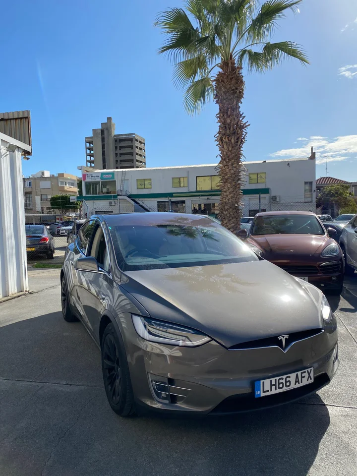 Tesla Model X 90D