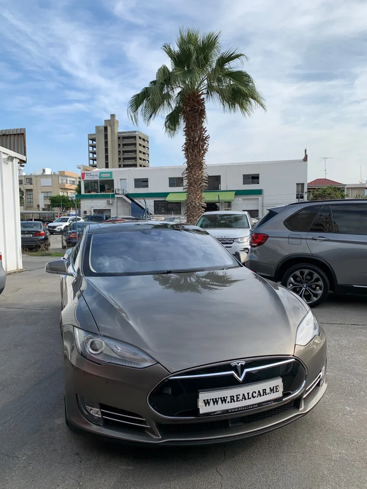 Tesla Model S 90D