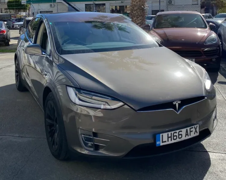Tesla Model X 90D