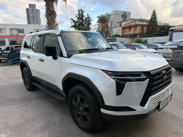 Lexus GX550 V6